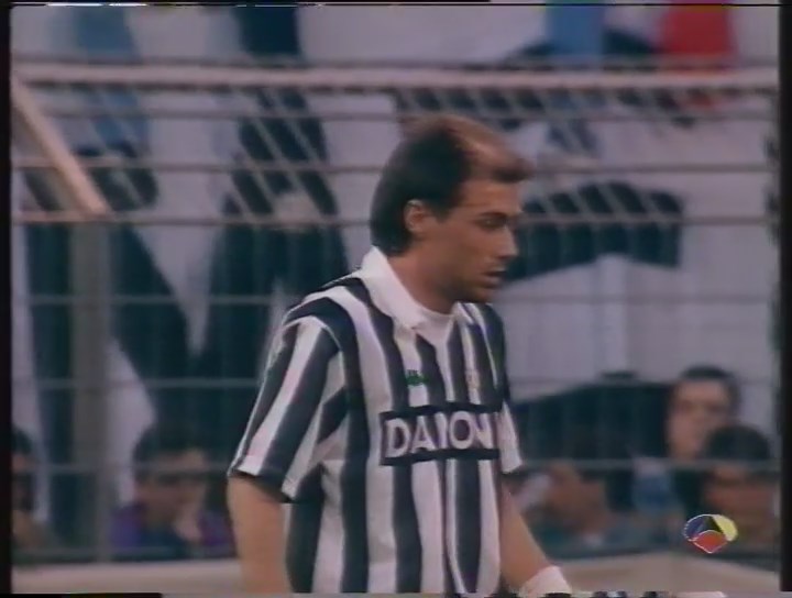 Copa de la UEFA 1992/1993 - Final - Ida - Borussia Dortmund Vs. Juventus (544p) (Castellano) 4