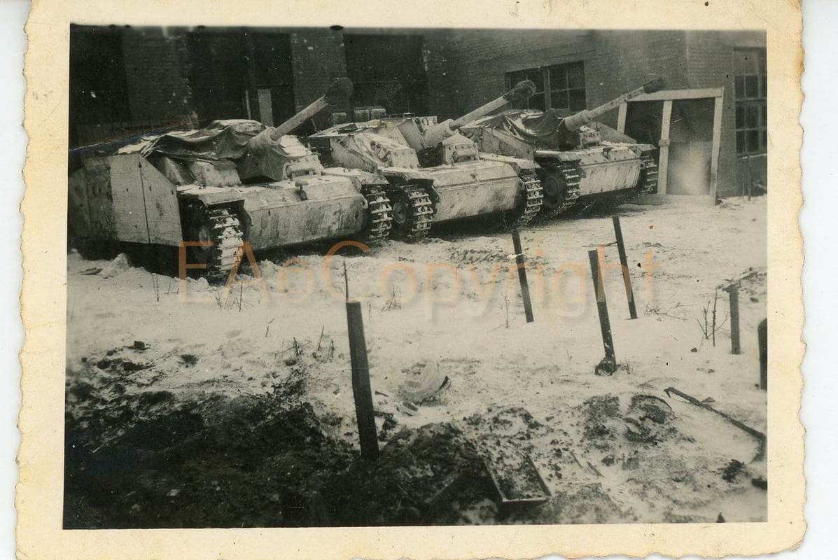 StuG Sturmgeschütz 1944 Langrohr Panzer Tank Fot