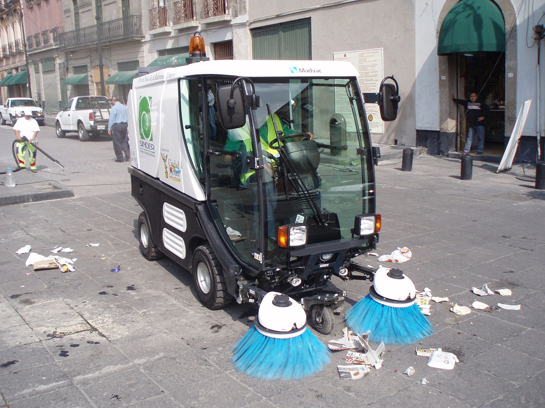 1200px-Streetsweeper-CN100-Sinder.jpg