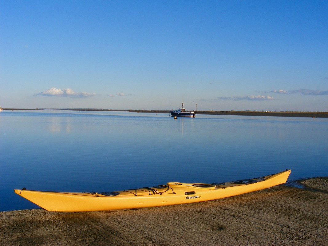 Yellow-kayak-canoe-HD.jpg
