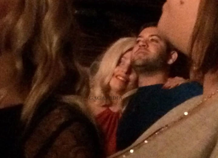 12-21-14-Mariah-Carey-Merry-Christmas-II