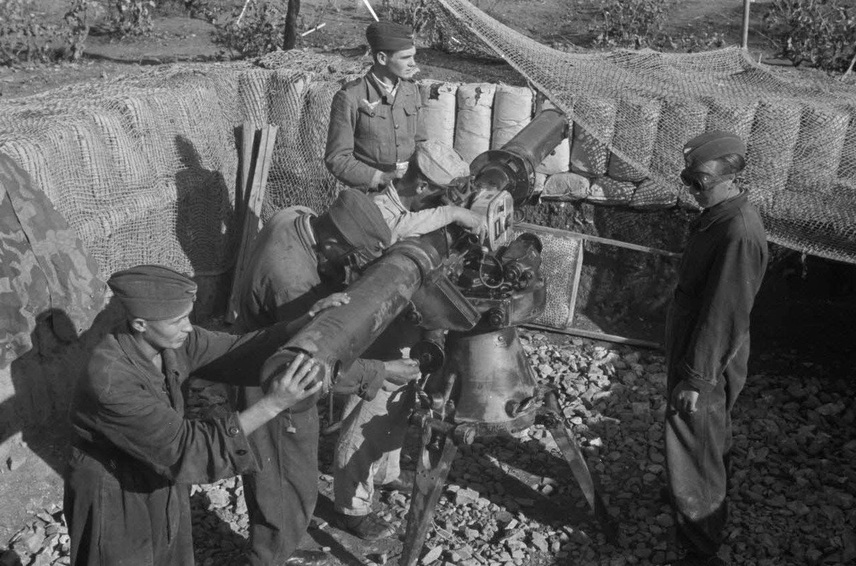 Un télémètre d'origine britannique capturé et utilisé pour le guidage de la batterie de Flak 3-286 p