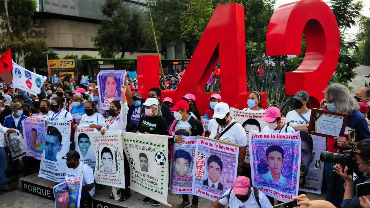 Por instrucción de AMLO, archivos del Caso Ayotzinapa serán revelados a familiares