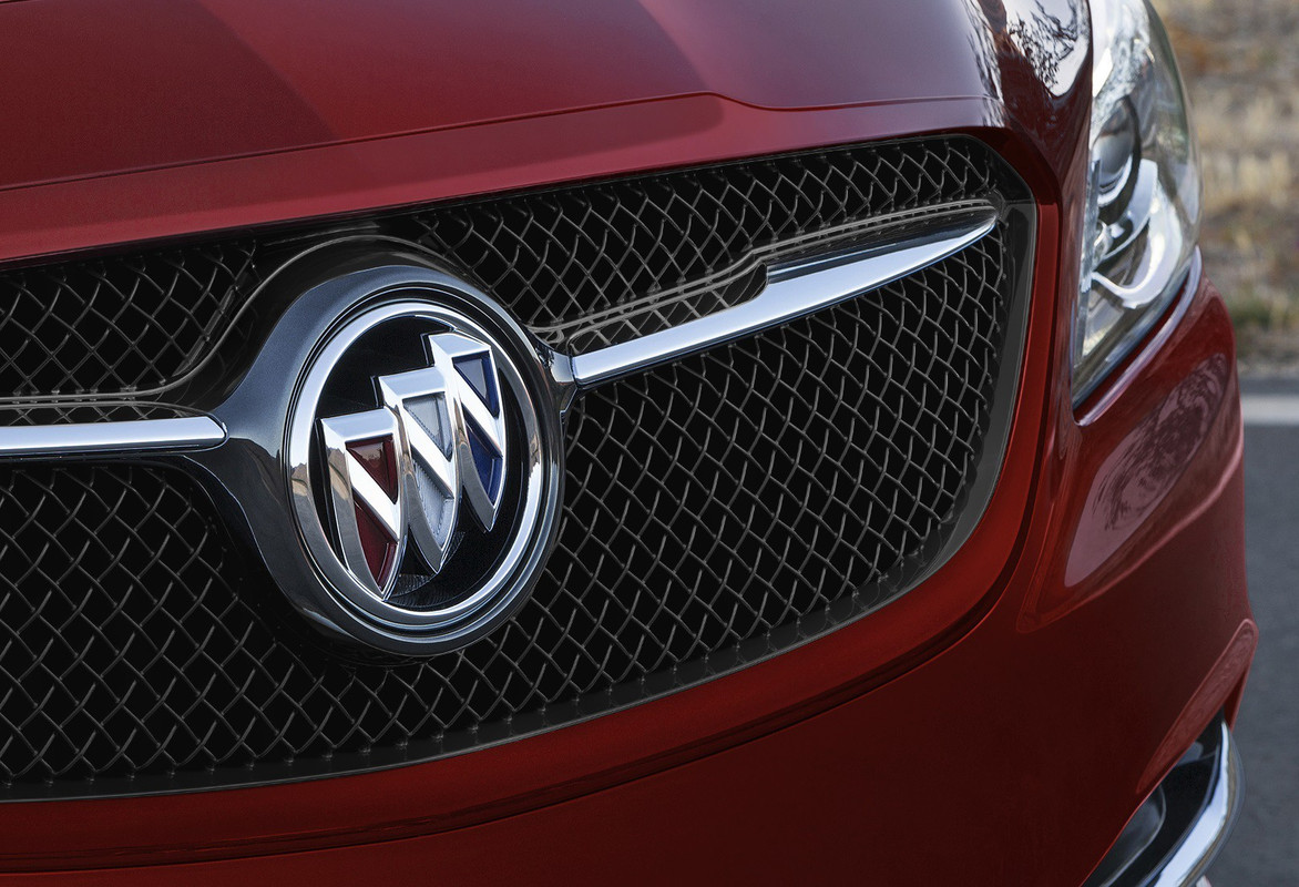 2019 Buick LaCrosse Sport Touring (2)