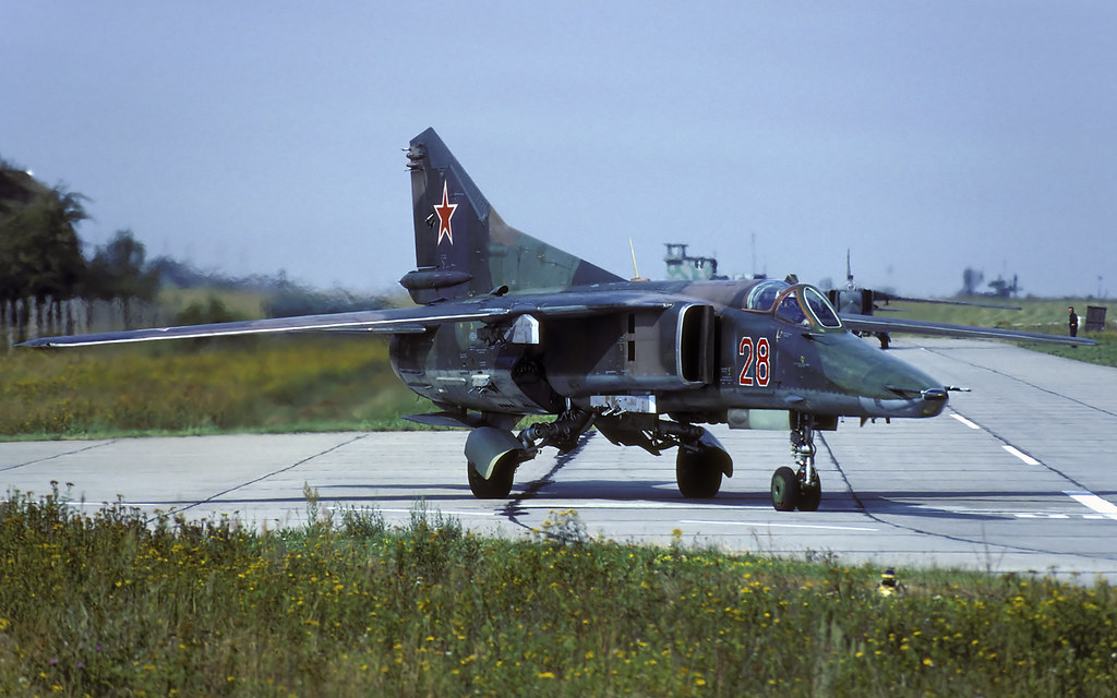 296 APIB MiG-27M 28 Red_83712545463  (3)