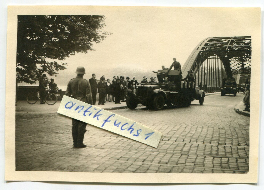Deutsche Heeres-Flak  Halbkette-SfL auf Brücke im 2.WK
