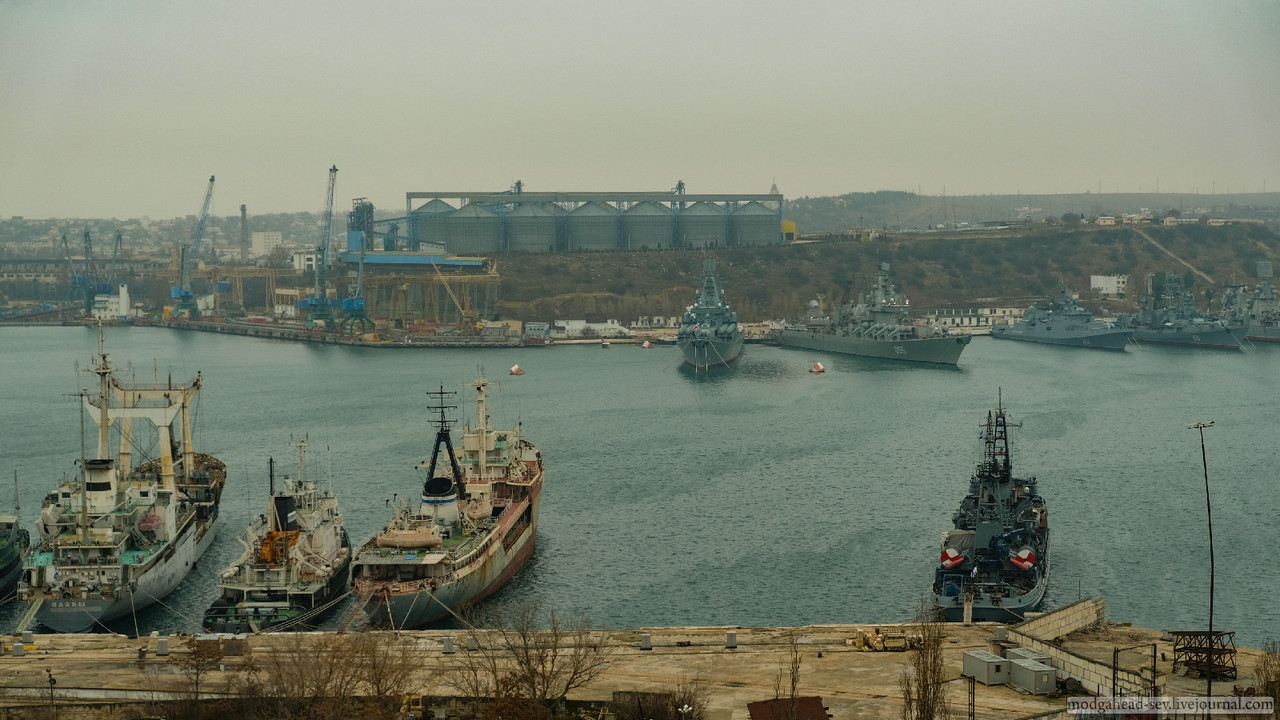 Ustinov30-8093