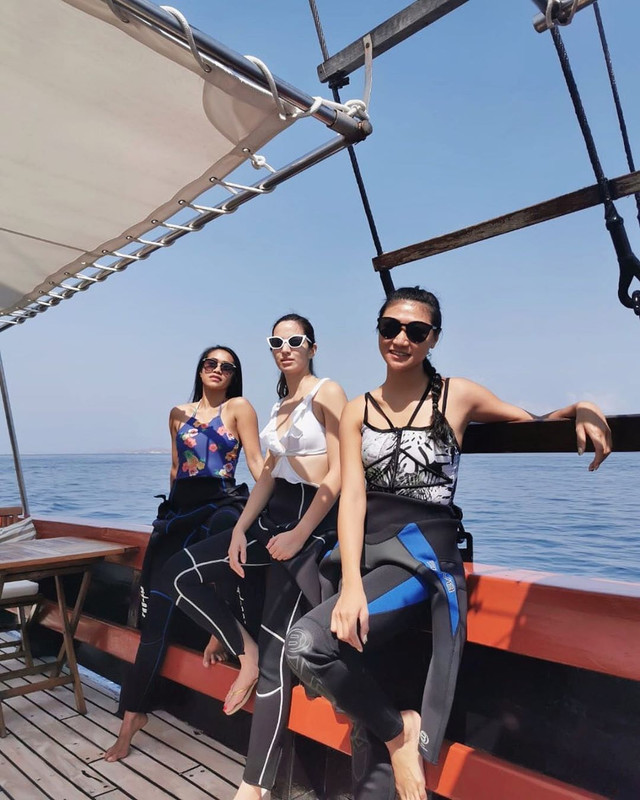 Nia, Theresa dan Prita liburan ke Labuan Bajo