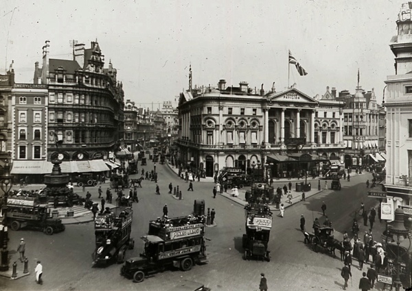 0-Piccadilly-Circus-1910.jpg