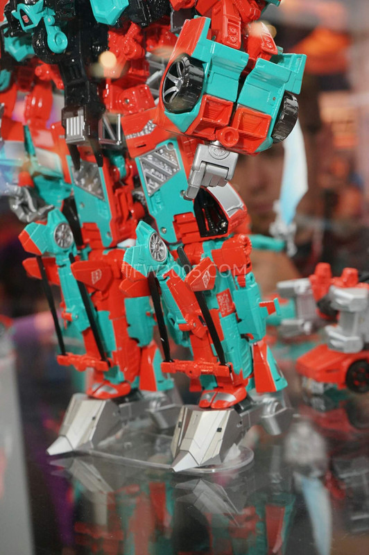 SDCC2015-Hasbro-Case-Transformers-Combiner-Wars-