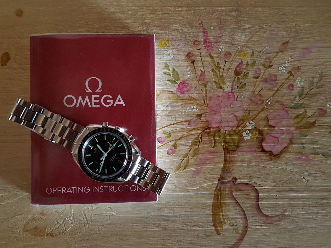 Omega Speedmaster Moonwatch Co-Axial Chronograph 44.25 mm Cal. 9300 (1)