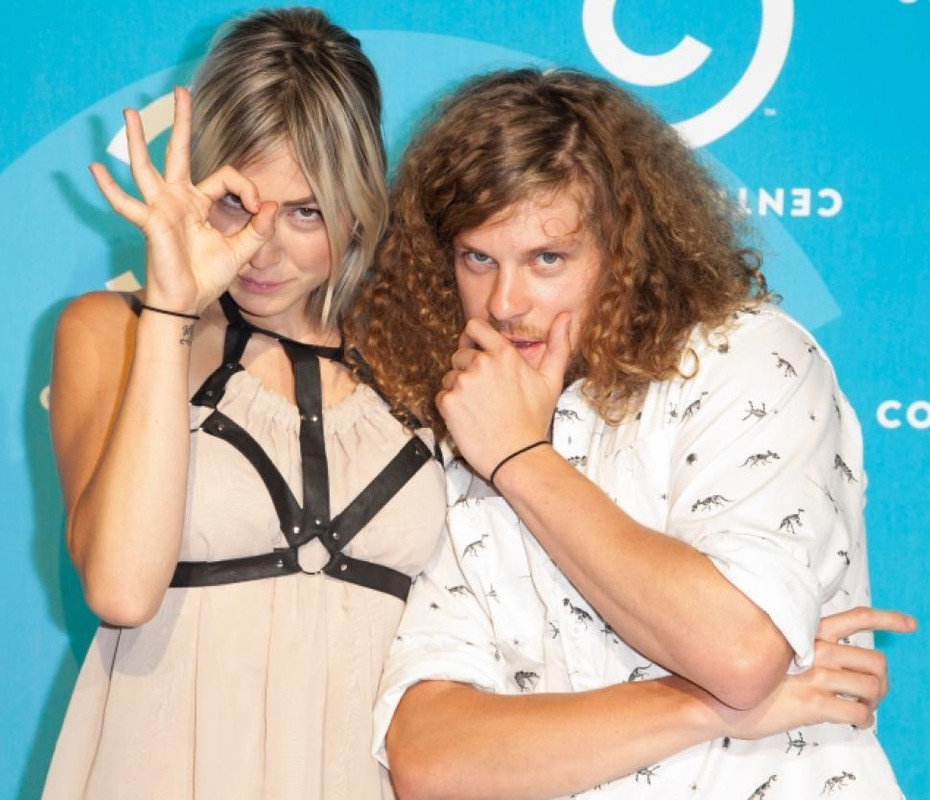 Blake Anderson avec jolie, sexy, femme Rachael Finley  