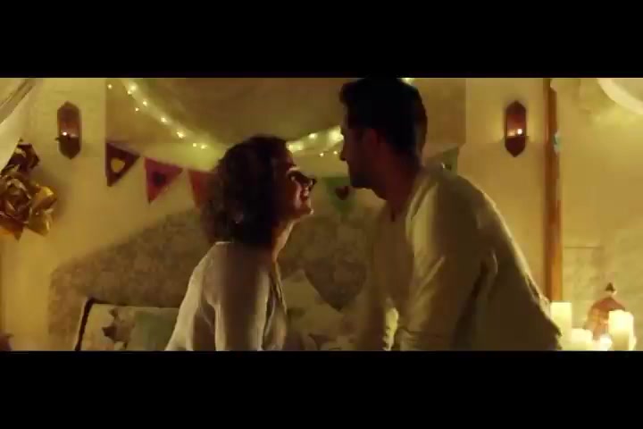 [Image: Bollywood-Hot-Kissing-TRFGF-01.jpg]