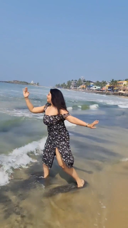 desi girl bouncing boobs.mp4_snapshot_00.02.445