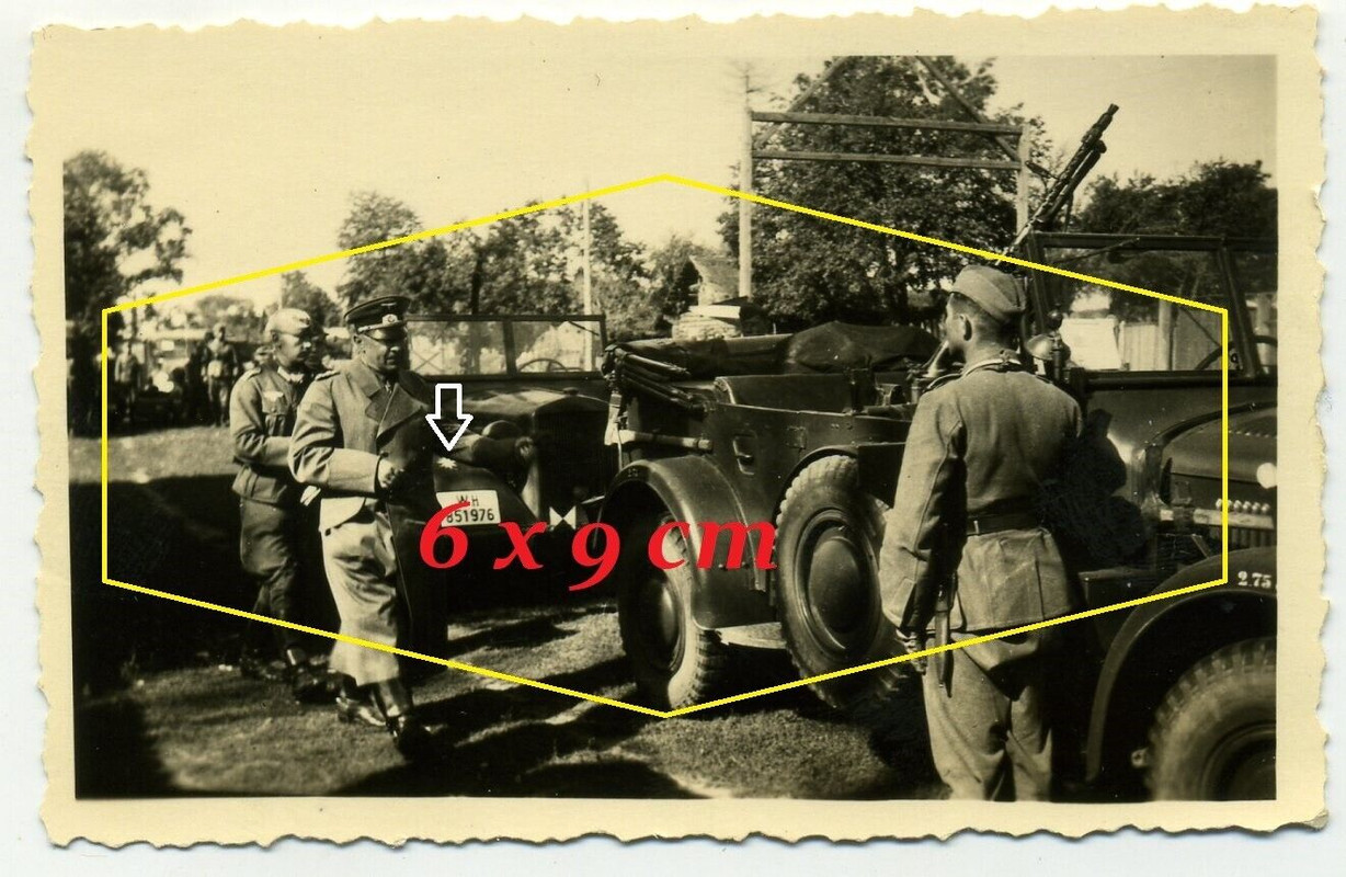 Foto General der Infanterie Weisenberger an der Front am Kübel mit MG Flugabwehr