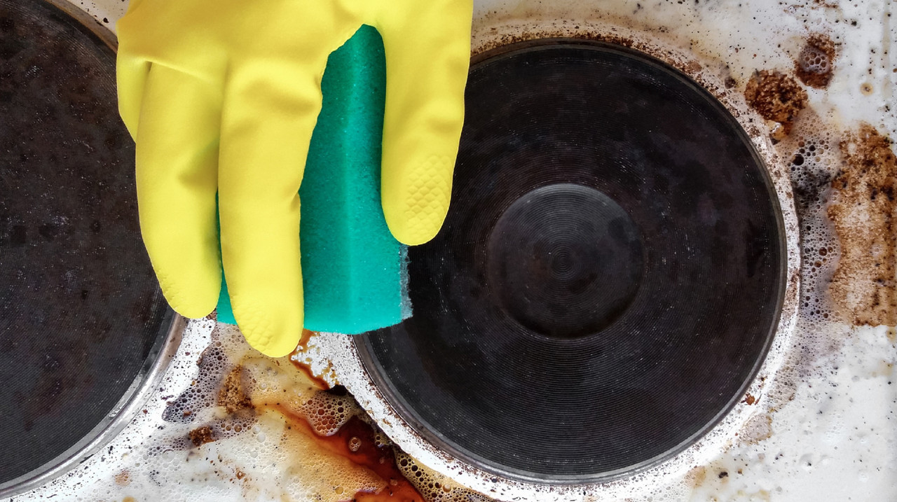 ¿Cómo quitar la grasa de la estufa con bicarbonato y vinagre?