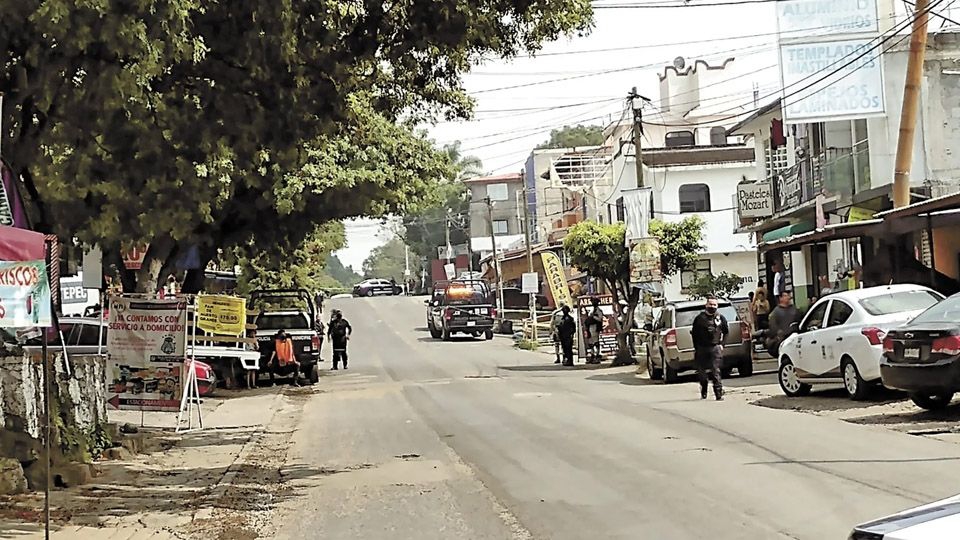 Dos hombres son asesinados a balazos por calles de Cuernavaca; hay otro herido