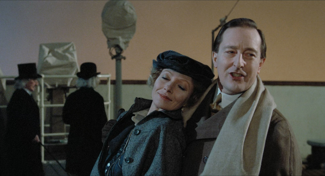 And the Ship Sails On (1983) Criterion.mkv_003109.451