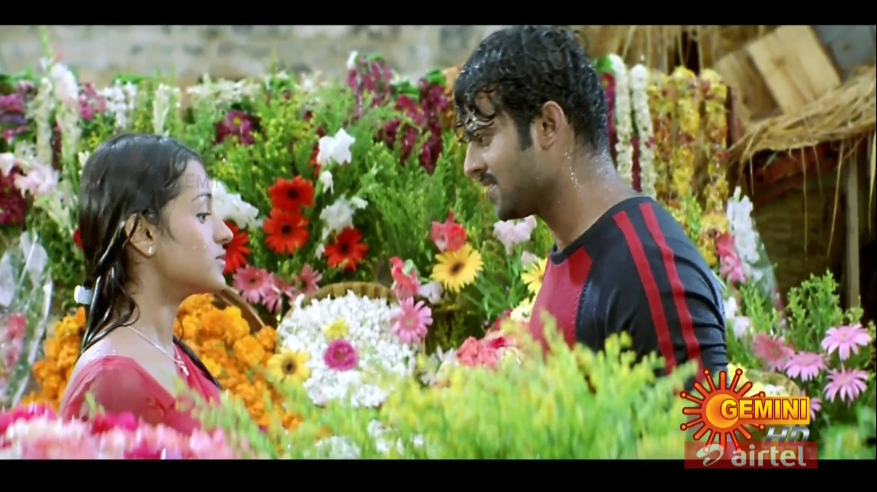 Trisha Hot & Sexy Compilation - Varsham.mp4_20200714_181121.336