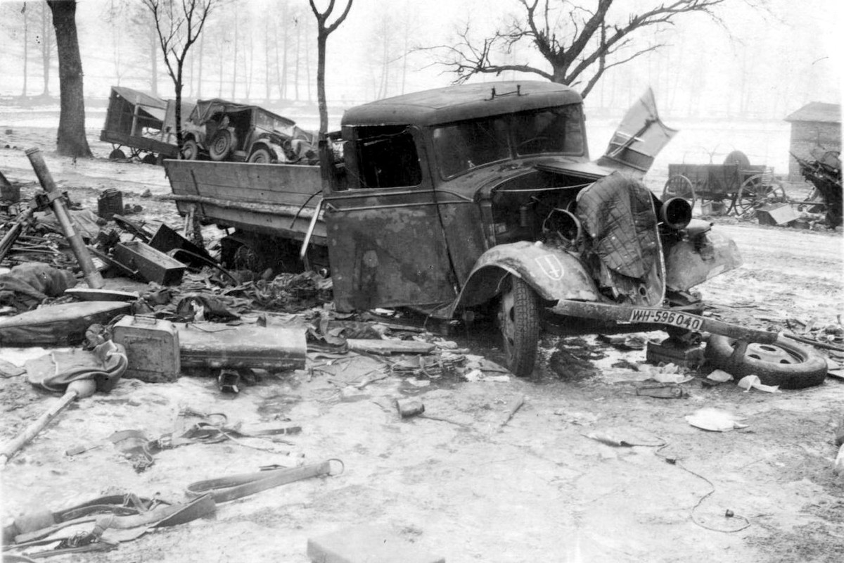 Разбитая техника немецкой 215-й пехотной дивизии.  На переднем плане немецкий трехтонный грузовик Op