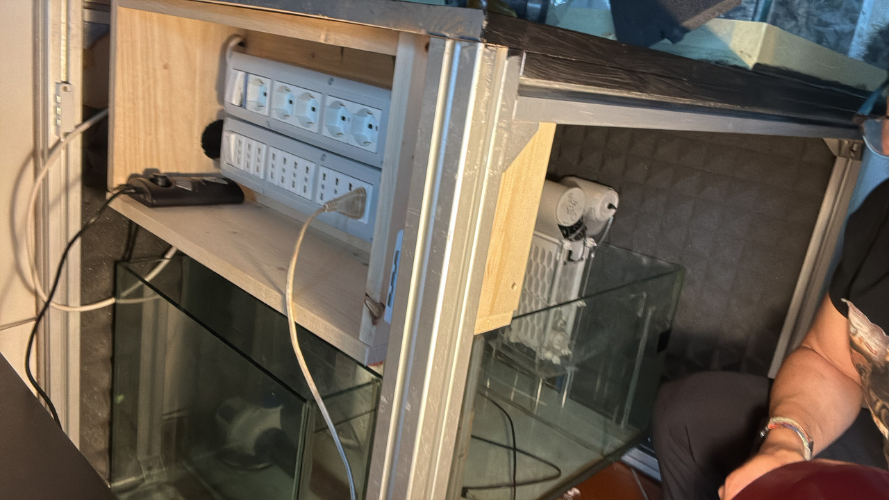 E889D7AA-81BE-4E99-80CE-E203603F17A8