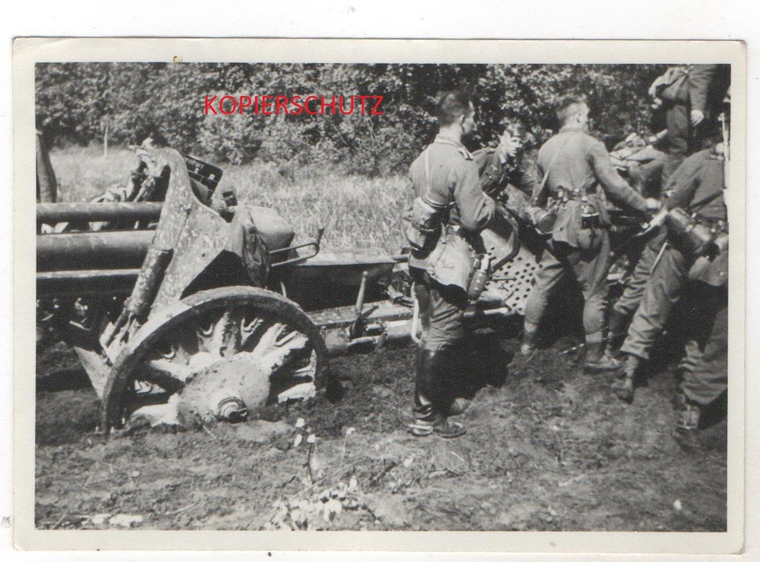 Foto 2.WK WW2 Geschütz im Schlamm eingesunken muss rausgezogen werden