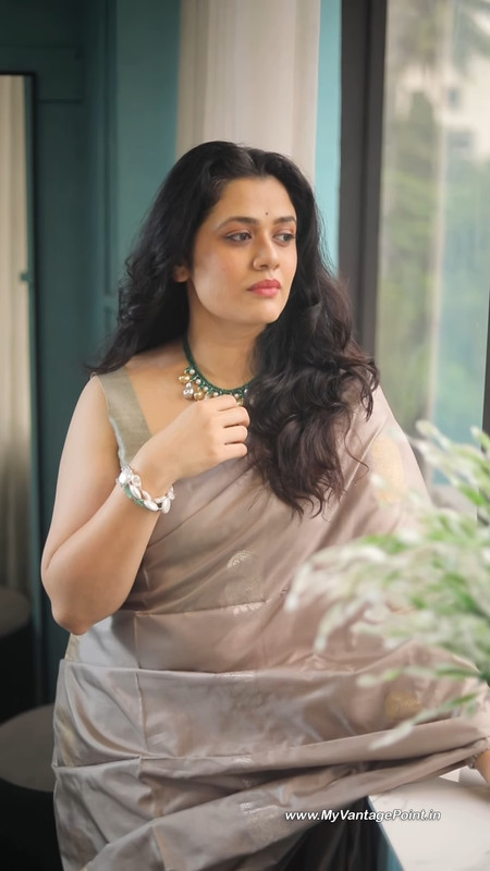 1-Girija-Oak-Beautiful-Look-in-Saree-for-Jewellery-Ad-My-Vantage-Point