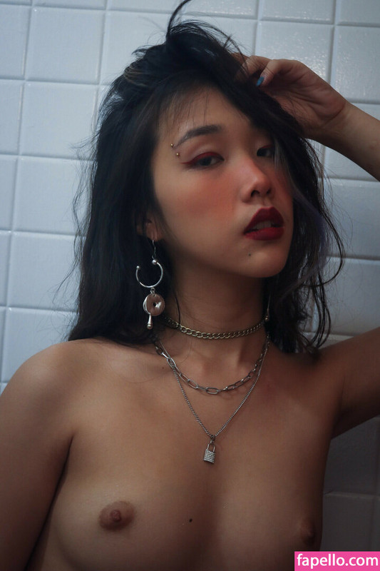 シンガポールの OnlyFans クリエイター – 1