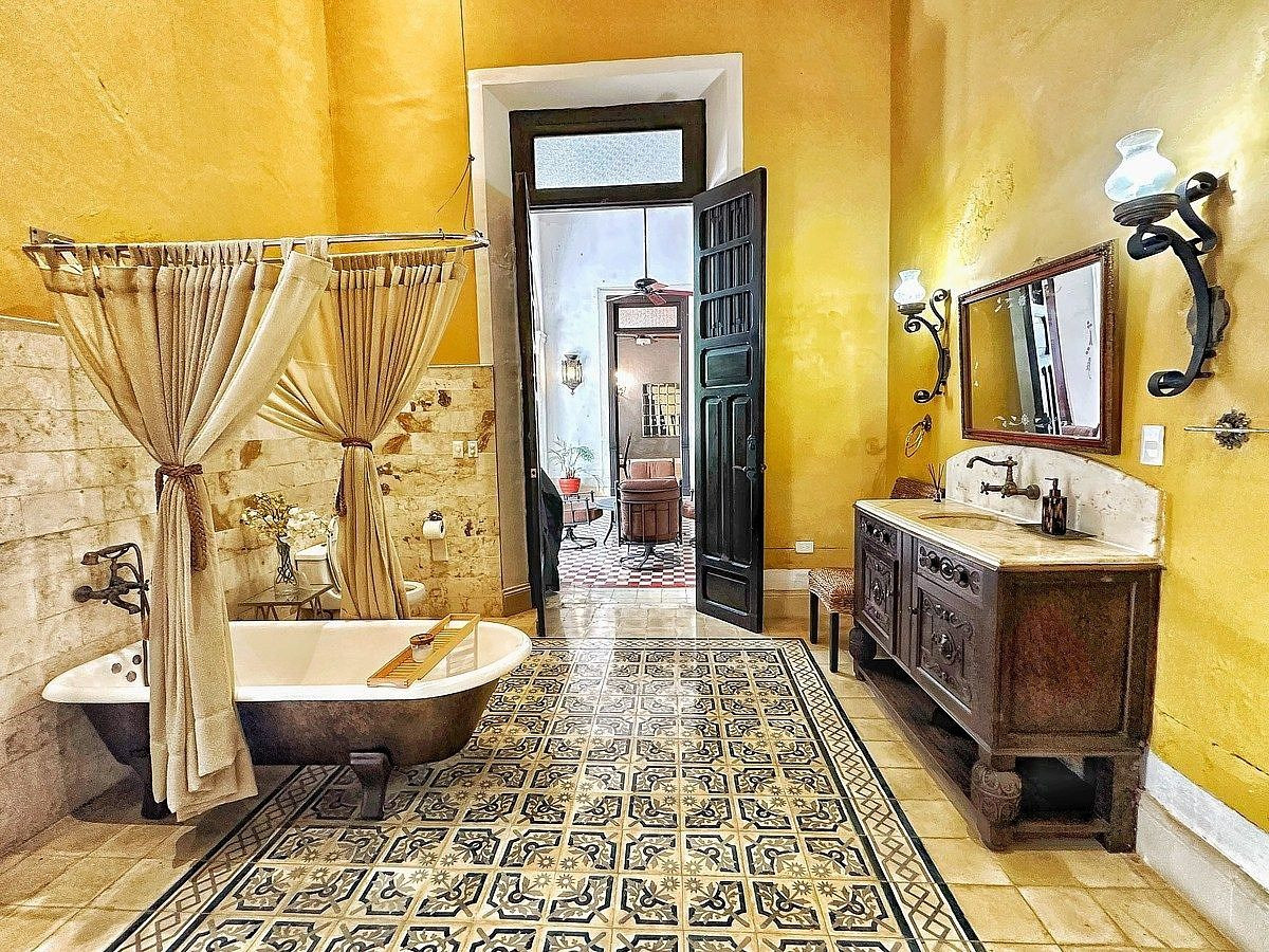 Bathroom with clawfoot tub at Villa Sofía