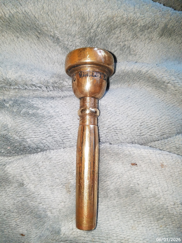 ITEM 1 Bach New York trumpet early 10 5C gold plated mpc (1)