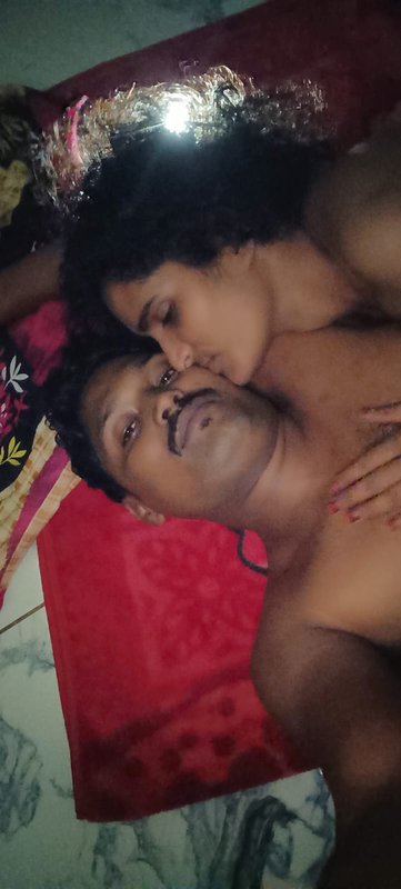 Hottest Couple Desi Wife Hot Boobs Kissing Sucking Dick Videos+Pics 1 IMG-4.jpg