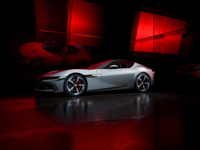 New_Ferrari_V12_ext_05_Design_white_640x480