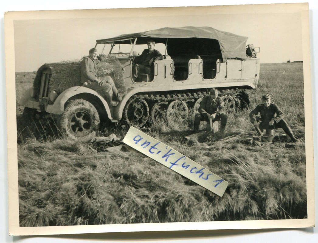 schwere WH-Halbkette mit Stroh getarnt in Rußland im 2.WK