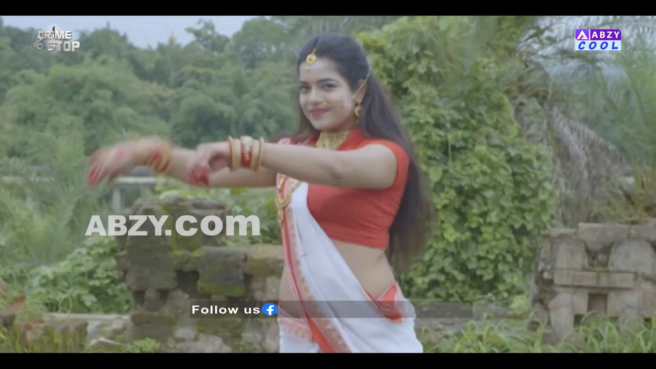 Sexy serial actress naveladn boobs in white and red saree  from crime series.mp4_snapshot_02.33.000