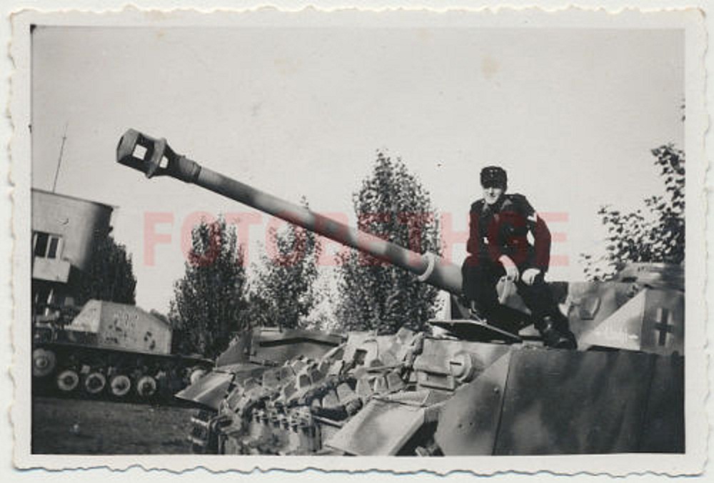 Panzer IV  USCHI  Seitenschürze Camo Tarnanstrich 1944 Hornisse 
