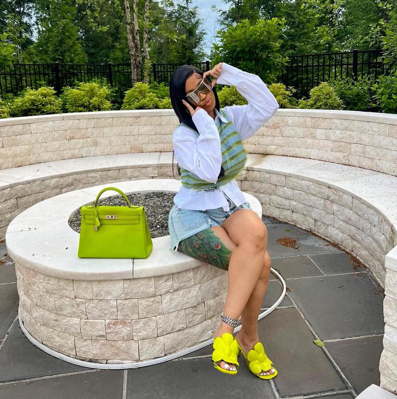 Cardi B تثير الجدل بصور تكشف عن أنوثتها بكل جرأة  Iamcardib-1719316449632