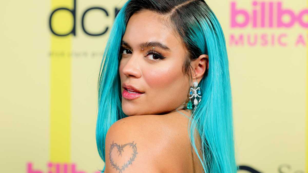 Karol G se perfora los pechos y lo presume con atrevida foto