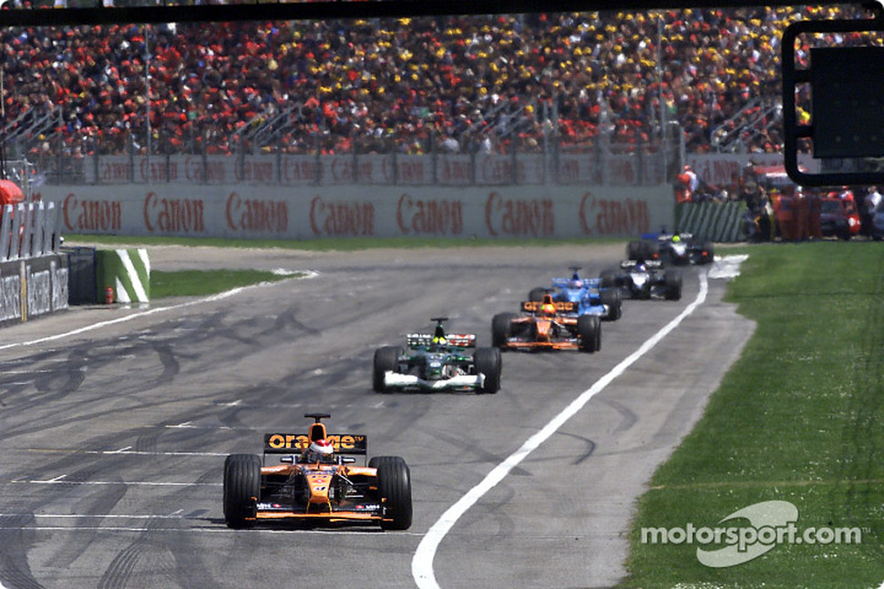 Temporada 2001 de Fórmula 1 F1-san-marino-gp-2001-battle-in-the-first-lap