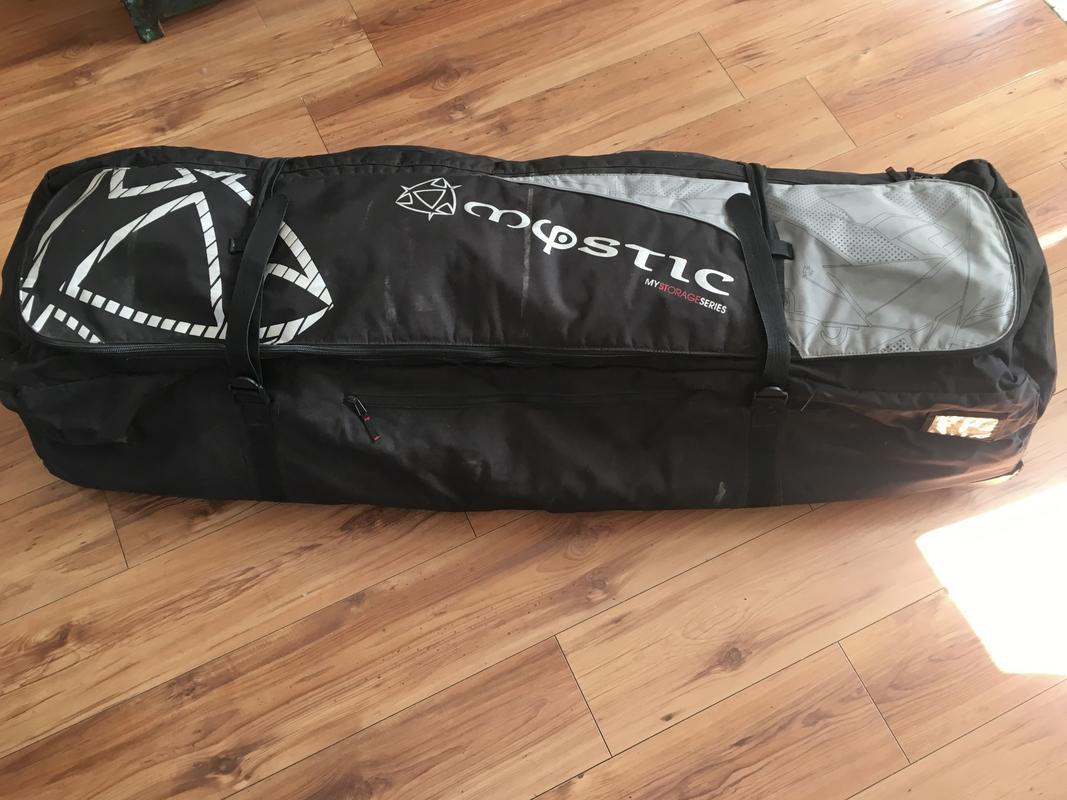 7EC990D7-1802-48D0-9C79-FFB6AD709FD4