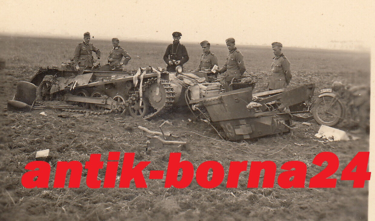 Foto WH Soldat Pz.Rgt. 35 Panzer Tank Pz. I Kampf zerstört Kampf 1939 Polen