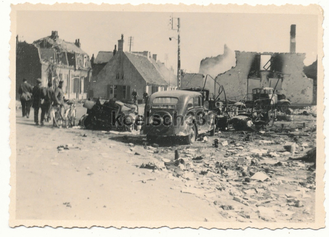 Foto englische Fahrzeug Wracks in den Häuser Rui