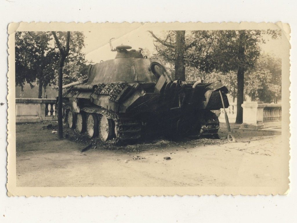 PARIS Frankreich - August 1944 - zerstörter deut