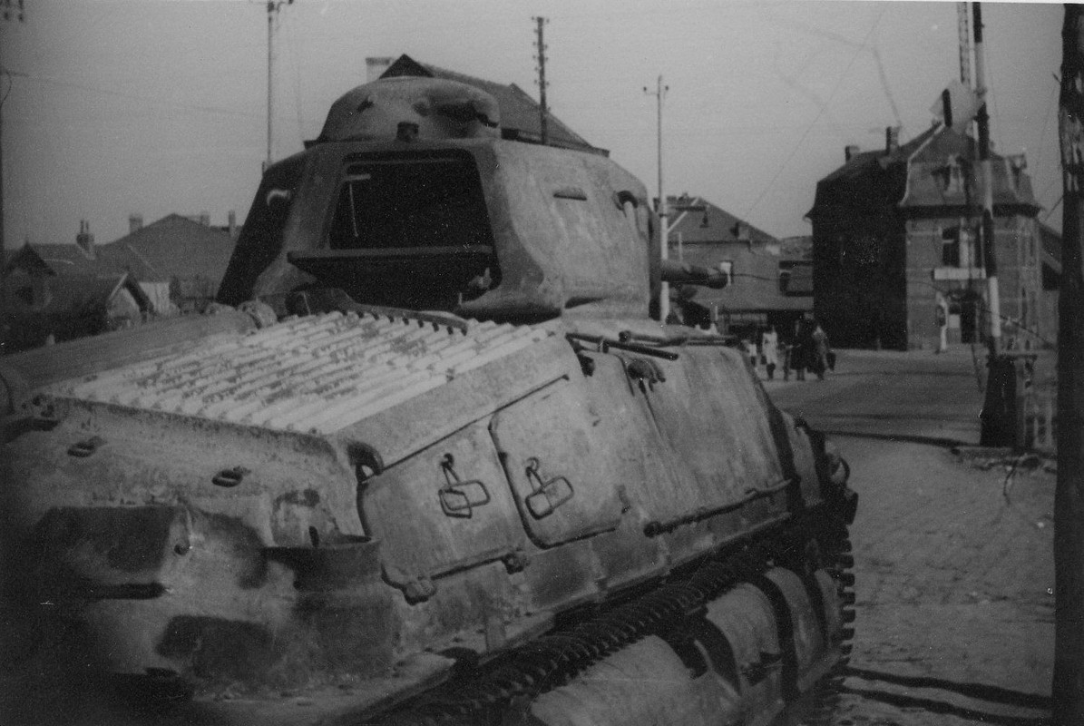 S35, подбитый и сгоревший в Ландреси (Landrecies