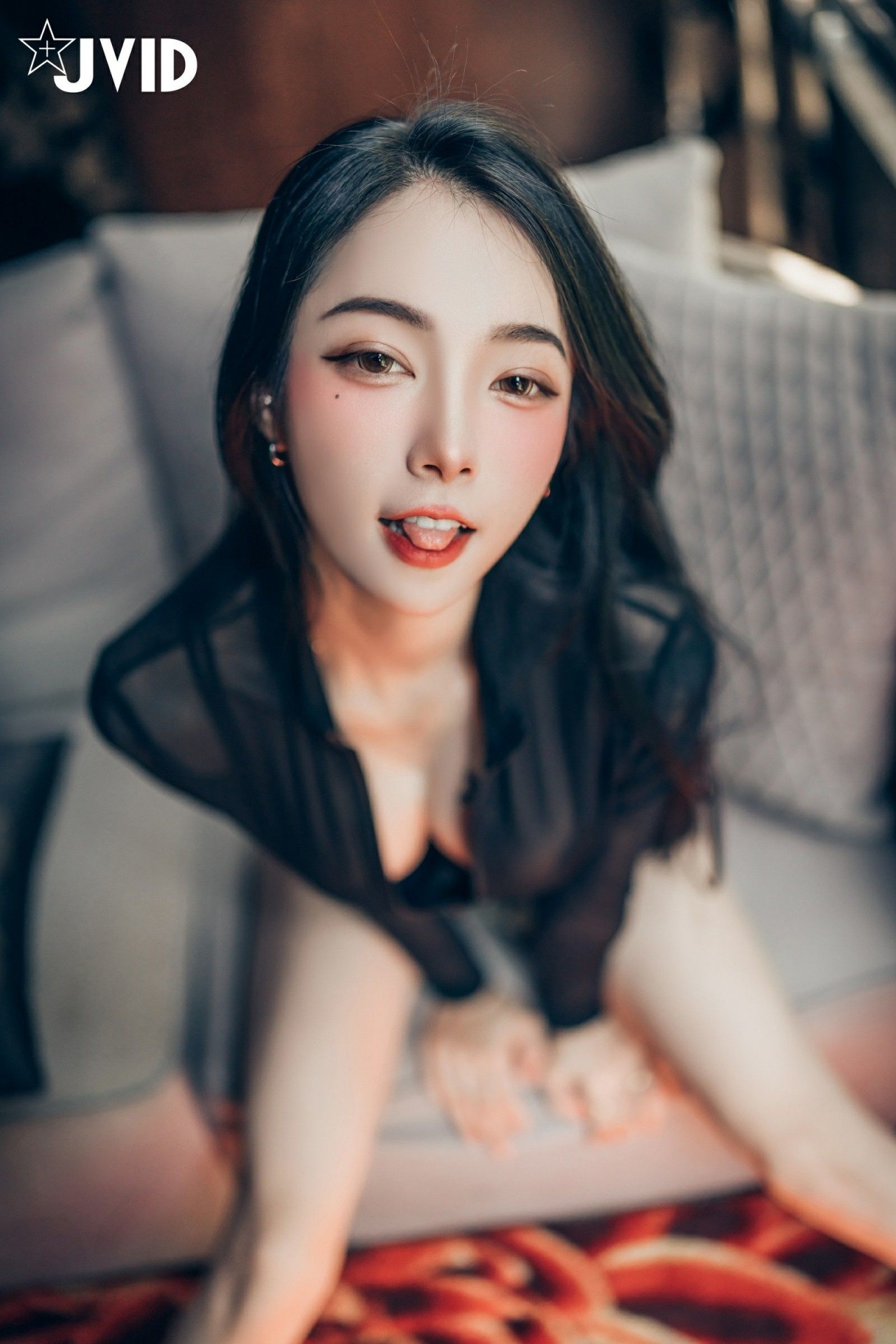 JVID飄飄《巨乳甜點女神》写真作品， 黑色透视，蕾丝内裤的性感时刻插图5