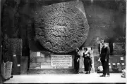 México. 20 pesos. 1959. La prepotencia y la necedad no pudieron matar al sol. Piedra-del-Sol-o-Calendario-Azteca