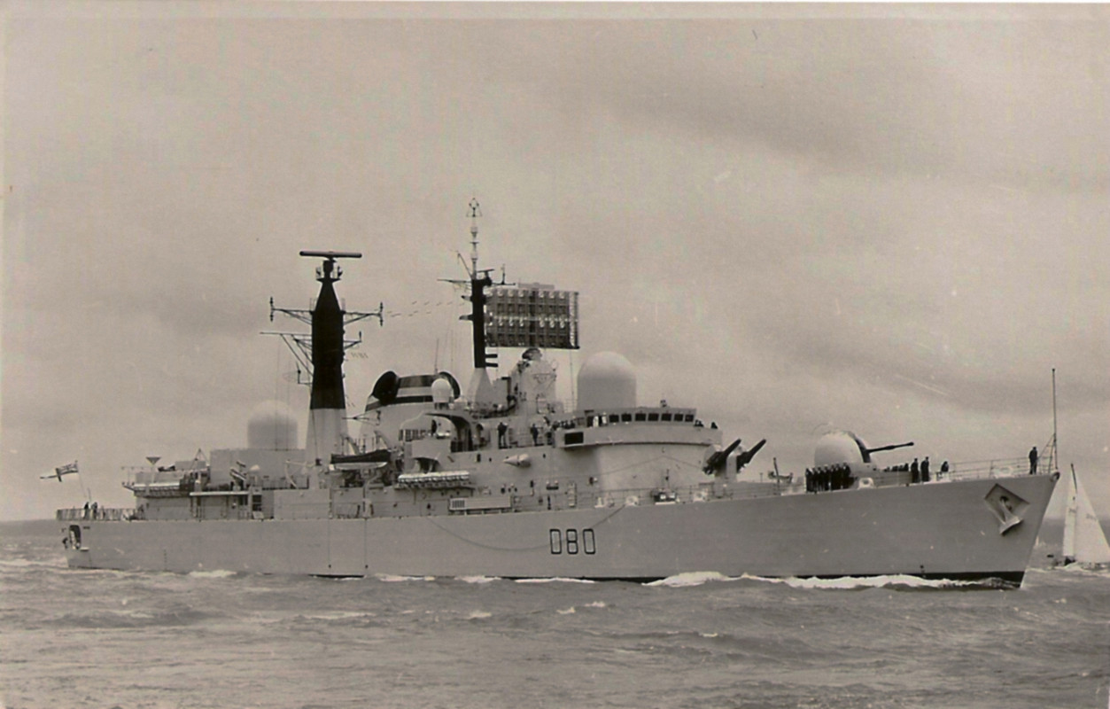HMS Sheffield (D80)-5