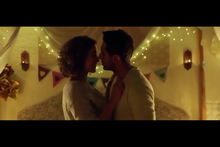 [Image: Bollywood-Hot-Kissing-TRFGF-06.jpg]