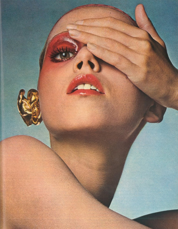 Vogue_Paris_February_1971_37