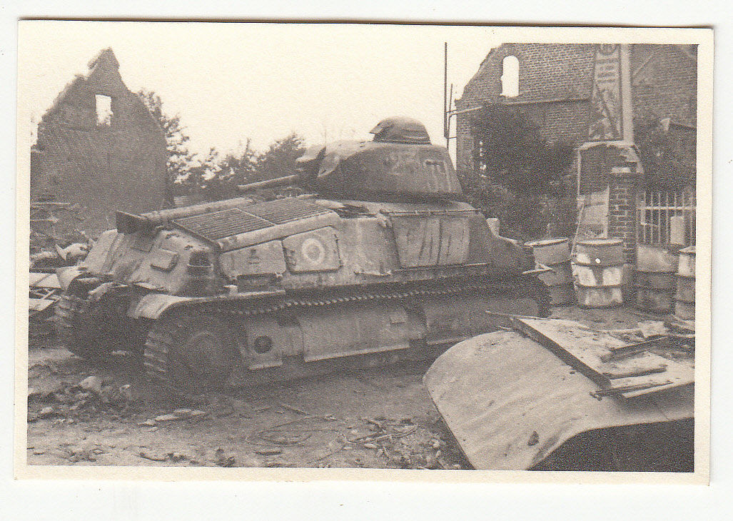 Französischer Panzer mit Kennung 23 39 in Frankr