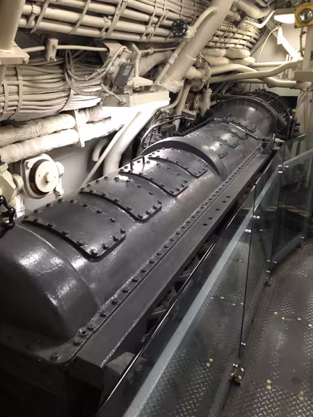 90-engine-room-05.avif